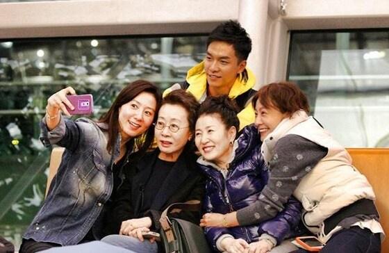 본문 이미지 - tvN '꽃보다 누나' 제작진이 지난 1일 페이스북(/flowerSister4)에 공개한 사진 © News1 