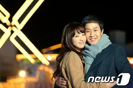 본문 이미지 - 에버랜드 신규 겨울축제 '로맨틱 일루미네이션'의 모델 정우.(에버랜드 제공) © News1