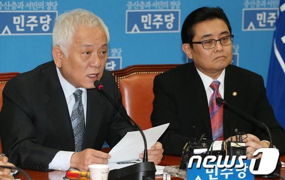 본문 이미지 - 민주당 김한길 대표가 26일 오전 서울 여의도 국회의사당에서 열린 원내대책회의에서 모두발언을 하고 있다.김 대표는 이 자리에서 