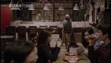 본문 이미지 - 최근 복고문화 확산 등으로 20대 동창회 모임도 급증하고 있다. 사진은 케이블채널 tvN 금토 드라마 '응답하라 1994' 11화 갈무리(CJ E&M 제공). © News1   유기림 기자