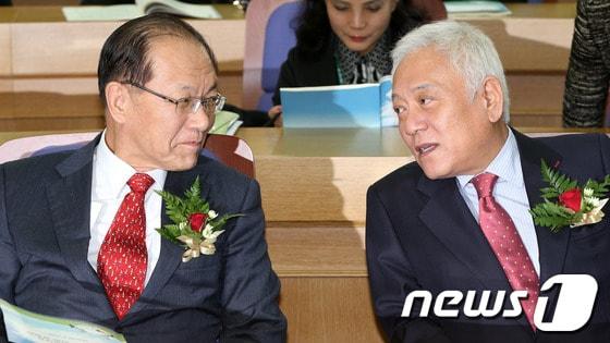 본문 이미지 - 황우여 새누리당, 김한길 민주당 대표. 2013.11.27/뉴스1 © News1   오대일 기자