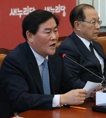 본문 이미지 - 최경환 새누리당 원내대표가 28일 서울 여의도 국회에서 열린 최고위원회의에서 모두 발언을 하고 있다.최 원내대표는 이날 회의에서 황찬현 감사원장 임명동의안 처리와 관련해 