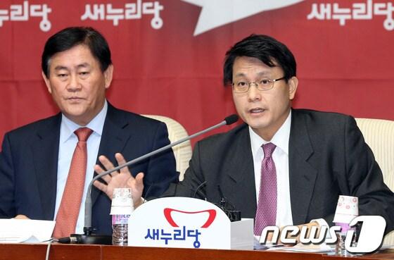 본문 이미지 - 윤상현 새누리당 원내수석부대표가 29일 오전 서울 여의도 국회에서 열린 원내대책회의에서 발언을 하고 있다. 2013.11.29/뉴스1 © News1 허경 기자