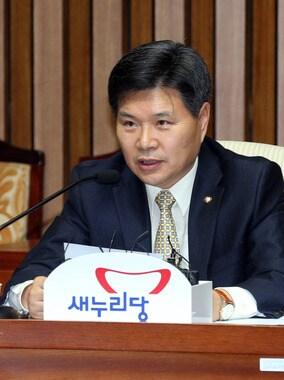 본문 이미지 - 홍문종 새누리당 사무총장이 29일 오전 서울 여의도 국회에서 열린 원내대책회의에서 발언을 하고 있다. 2013.11.29/뉴스1 © News1 허경 기자