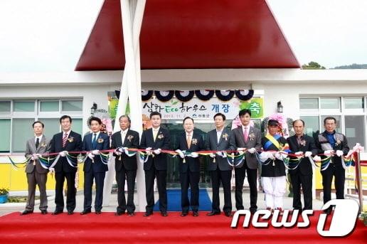 본문 이미지 - 에코하우스가 개장함으로 지리산 둘레길을 걷는 관광객들의 게스트 하우스로 제공한다.<하동군 제공>© News1 