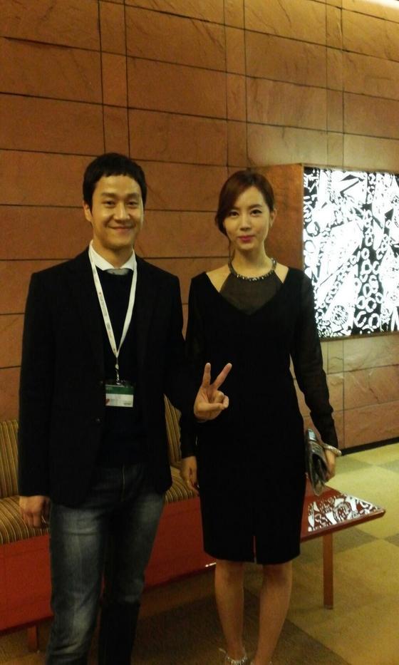 본문 이미지 - 배우 정우(왼쪽)와 김유미(정우 트위터). © News1  