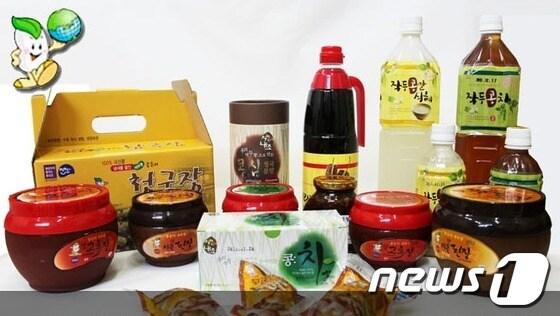 본문 이미지 - 장관 2명이 방문한 진천 향토기업인 (주)콩세상 주요 제품들. © News1  