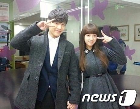 본문 이미지 - 상속자들 새커플? 오늘부터 열애 1일(김지원 미투데이)© News1  