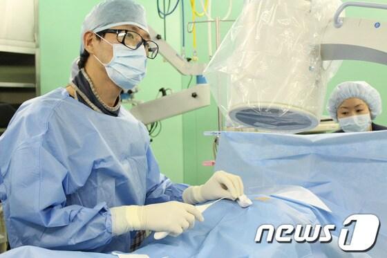 본문 이미지 - 풍선확장술 100례를 달성한 안양 윌스기념병원 오종양 원장  © News1  