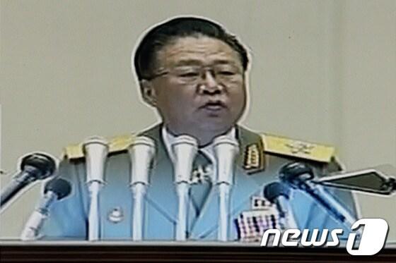 본문 이미지 - 북한 최룡해 인민군 총정치국장 (YTN 캡쳐) 2013.12.17/뉴스1 © News1   