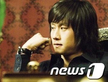 본문 이미지 - 정우 과거사진(인터넷 커뮤니티)© News1  