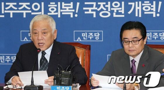 본문 이미지 - 민주당 김한길 대표가 20일 오전 서울 여의도 국회에서 열린 최고위원회의에서 모두발언을 하고 있다.김 대표는 이 자리에서 