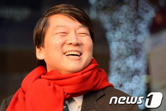 본문 이미지 - 무소속 안철수 의원. 2013.12.24/뉴스1 © News1 정회성 기자