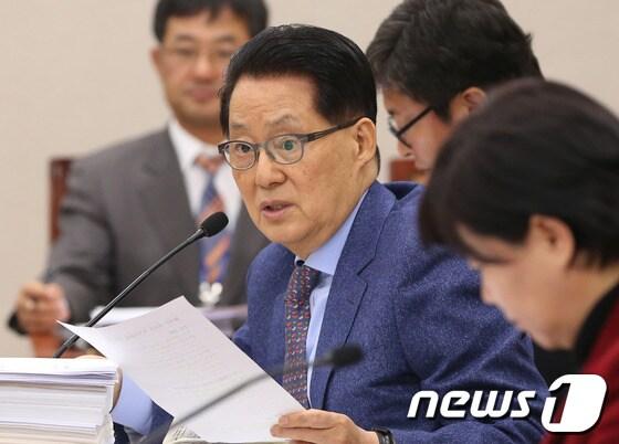 본문 이미지 - 박지원 민주당 의원. 2013.12.26/뉴스1 © News1   송원영 기자