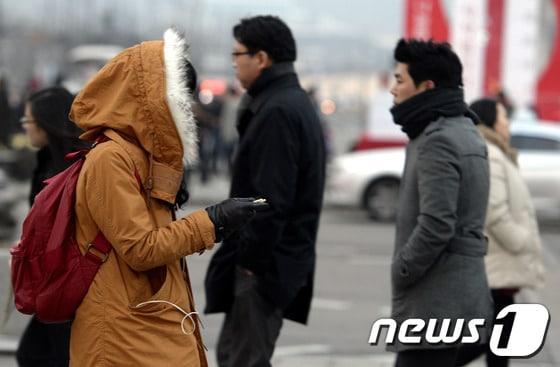 본문 이미지 - 1월 중순~2월 상순은 평년보다 춥고 건조하겠다. 특히 찬 대륙고기압 영향을 받는 2월 상순 &#39;강추위&#39;가 예상된다. /뉴스1 © News1 안은나 기자