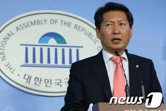 본문 이미지 - 정청래 민주당 의원. 2013.12.3/뉴스1 © News1   송원영 기자