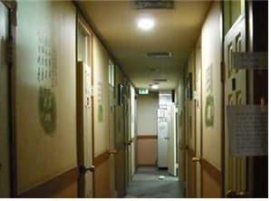 본문 이미지 - 앞으로 고시원 재실자의 쾌적한 거주환경을 보호하기 위해 다중생활시설의 지하층 입지를 제한하고 세탁실, 휴게실, 취사시설 등의 공용시설 설치를 의무화해야 한다. ⓒ News1