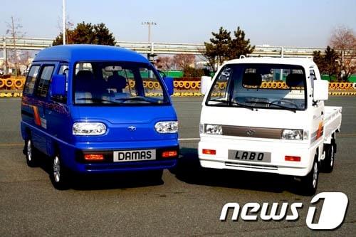 본문 이미지 - 한국지엠 '다마스'(왼쪽)와 '라보'(사진제공=한국지엠)ⓒ News1