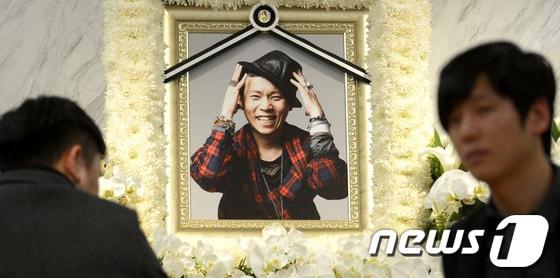 본문 이미지 - 그룹 울랄라세션의 리더 임윤택((사진= 사진공동취재단) 2013.2.12/뉴스1