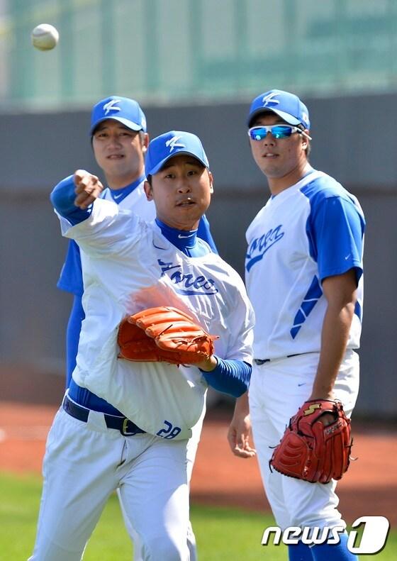 본문 이미지 - 메이저리그 진출을 노리는 윤석민. 2013.2.15/뉴스1 © News1   &#40;도류&#40;대만&#41;=뉴스1&#41; 한재호 기자