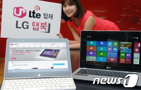 본문 이미지 - LG전자가 LTE 모뎀을 탑재해 별도의 단말기나 동글 없이도 어디서나 초고속 인터넷을 이용할 수 있는 LG 탭북 Z160&#40;좌&#41;을 18일 국내 최초로 출시한다. LG전자는 노트북 LTE U460&#40;우&#41;도 이날 함께 선보였다.&#40;사진=LG전자&#41;© News1