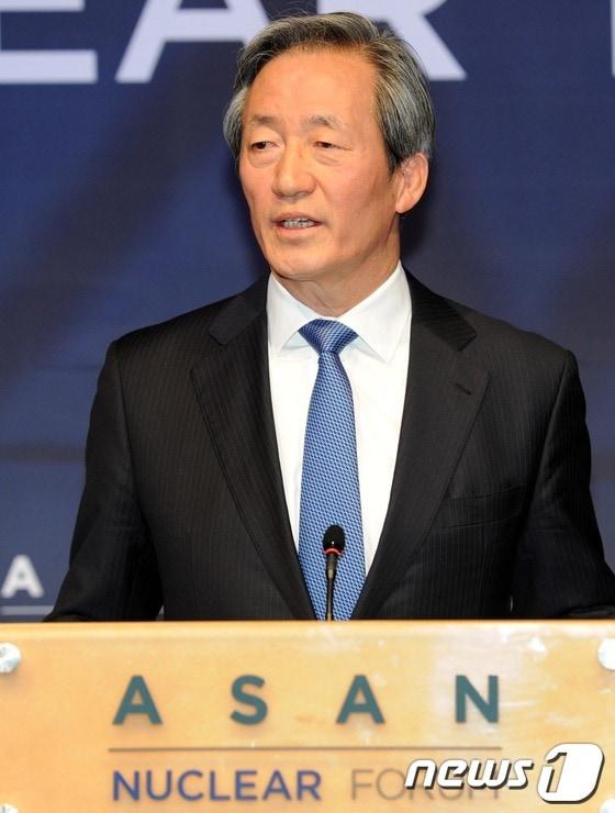 본문 이미지 - 정몽준 새누리당 의원이 지난달 19일 서울 하이야트 호텔에서 아산정책연구원 주최로 열린 '아산 핵포럼 2013' 국제회의에서 개회사를 하고 있다.                                                                                                  2013.2.19/뉴스1 © News1 손형주 기자