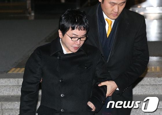 본문 이미지 - 회사자금 수백억여원을 횡령한 혐의를 받고 있는 최규선 유아이에너지 대표. © News1 양동욱 기자