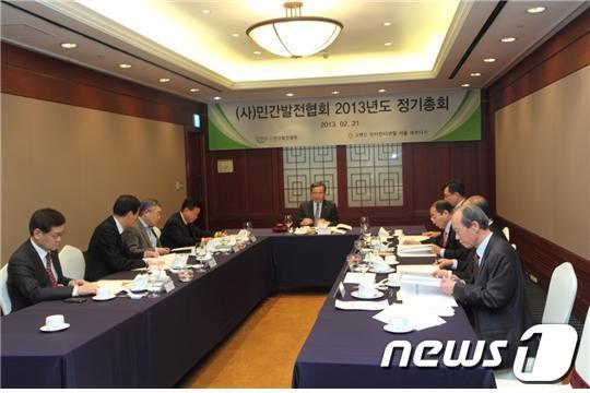 본문 이미지 - 그랜드 인터콘티넨털 호텔에서 2013년 정기총회를 개최하는 모습.© News1 이훈철 기자  