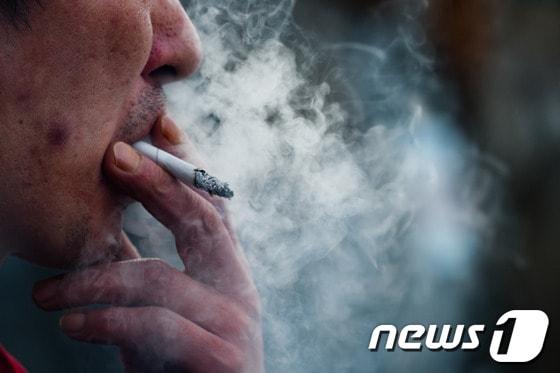 본문 이미지 - 보건복지부의 '국민건강증진법' 시행에 따라 게임업소 PC방은 8일부터 전면금연구역에 포함된다. © News1 유승관 기자