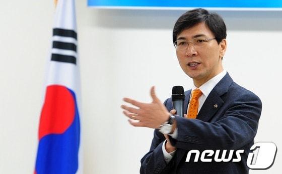 본문 이미지 - 안희정 지사가 지역안보에 대해 역설하고 있다.© News1 홍석민 기자