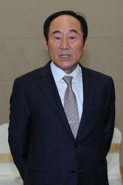 본문 이미지 - 15일 오전 11시 청주상공회의소 21대 의원 제2차 임시총회가 충북 청주시 상당구 율량동 라마다 호텔 3층 직지홀에서 열렸다. 사진은 회장으로 선출된 노영수 회장. 2013.3.15/뉴스1 © News1   김용빈 기자