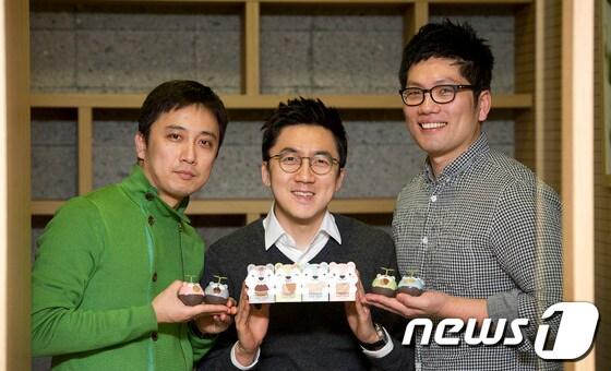 본문 이미지 - 네이처리퍼블릭 디자인팀 김태민 과장(왼쪽부터), 정석재 부장, 김완태 사원 2013.3.15/뉴스1 © News1   이명근 기자