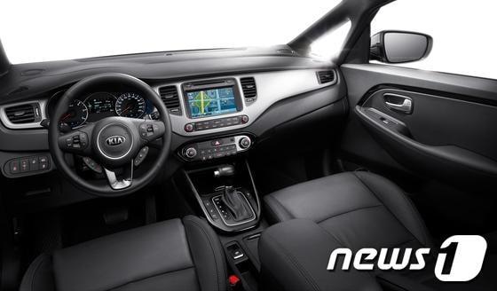 본문 이미지 - 기아차, 올 뉴 카렌스 앞 좌석 및 대시보드(사진제공=기아자동차)© News1  