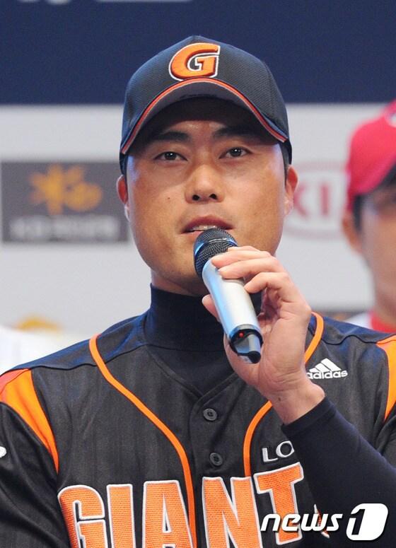 본문 이미지 - 16일 현역 은퇴를 선언한 롯데 자이언츠의 조성환(38). © News1   양동욱 기자