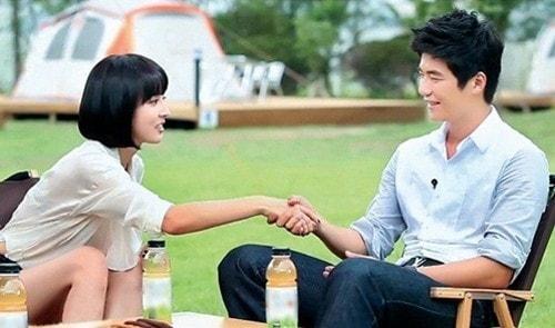 본문 이미지 - 27일 열애 사실을 공개한 한혜진(왼쪽)과 기성용(오른쪽·스완지시티)   (SBS '힐링캠프' 캡처)  © News1