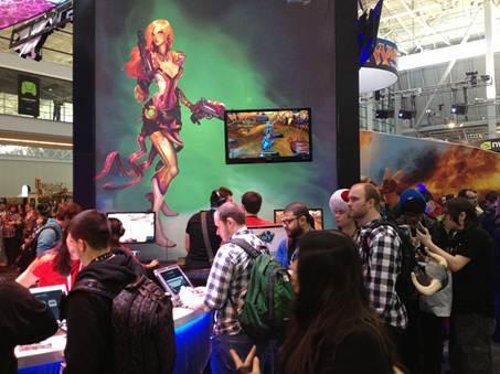 본문 이미지 - 2013년 PAX에서 와일드스타를 체험중인 관람객들 © News1  