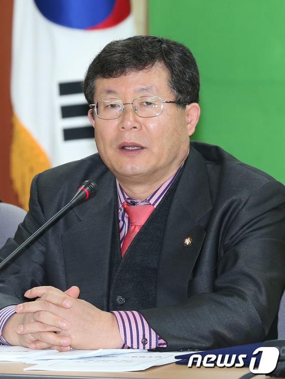 본문 이미지 - 설훈 민주당 의원. 2013.3.29/뉴스1 © News1   송원영 기자