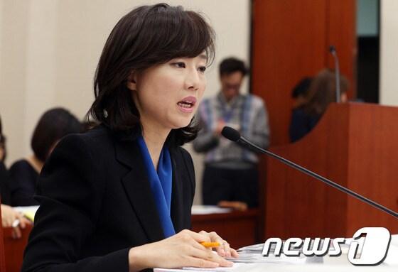 본문 이미지 - 조윤선 여성가족부 장관. /뉴스1 © News1 허경 기자