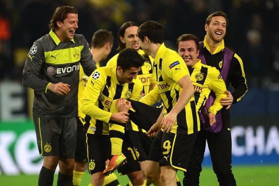본문 이미지 - 2012-2013시즌 유럽축구연맹(UEFA) 챔피언스리그 결승전에서 바이에른 뮌헨과 격돌하는 도르트문트.  © AFP=News1 