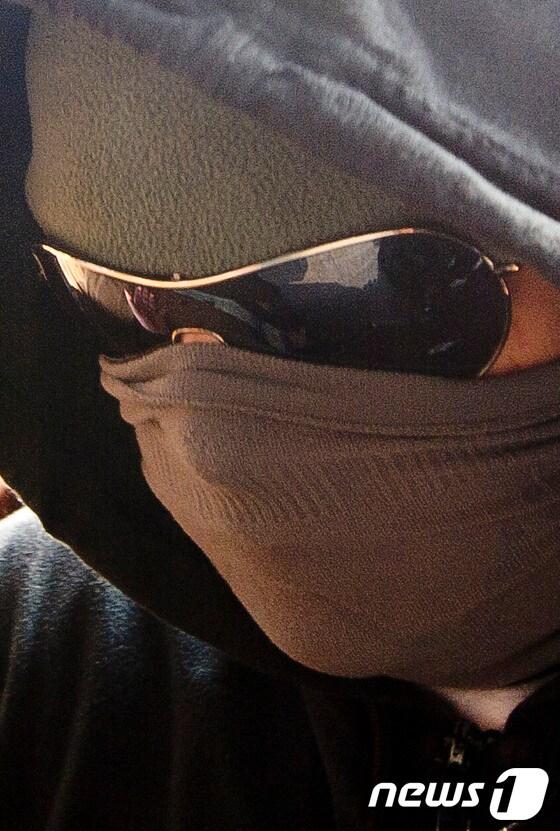 본문 이미지 - 지난 6일 서울 용산경찰서에 대질조사를 받기 위해 출석한 L하사. © News1 이명근 기자