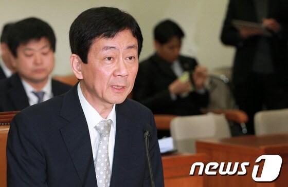 본문 이미지 - 진영 보건복지부 장관 후보자가 6일 서울 여의도 국회의사당 보건복지위원회에서 열린 인사청문회에서 의원들의 질의에 답하고 있다. © News1 오대일 기자