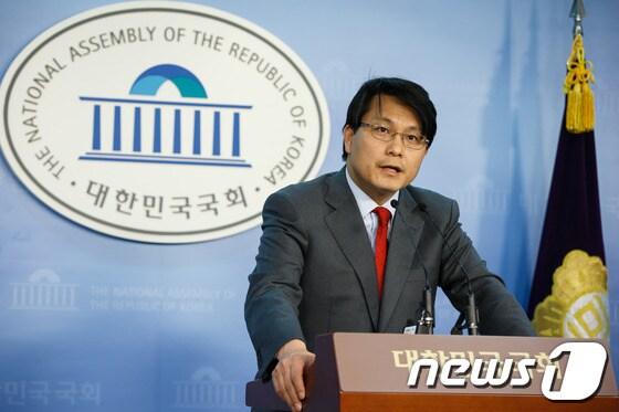 본문 이미지 - 윤상현 새누리당 의원. 2013.3.8/뉴스1 © News1 유승관 기자