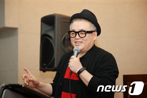 본문 이미지 - 작곡가 김형석 한국예술원 교수가 10일 동신대에서 특강을 하고 있다/사진제공=동신대© News1 