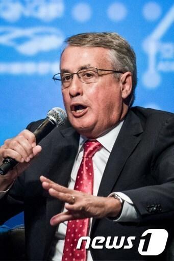 본문 이미지 - 웨인 스완 호주 부총리 겸 재무장관. © AFP=News1 