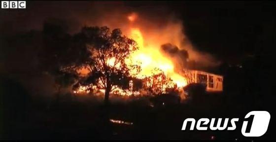 본문 이미지 - 17일(현지시간) 오후 7시 50분경 미국 텍사스 중북부에 위치한 한 비료공장에서 대규모 폭발이 일어나 100여명 이상이 부상을 입었다. (BBC영상 캡쳐) 2013.4.18/뉴스1 © News1 