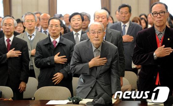 본문 이미지 - 도산 안창호가 창립한 민족운동단체인 흥사단이 25일 오후 서울 중구 태평로 한국프레스센터에서 '흥사단운동 100년의 민족사적 의의와 나아갈 방향'을 주제로 100주년 기념 심포지엄을 열었다. © News1 박정호 기자