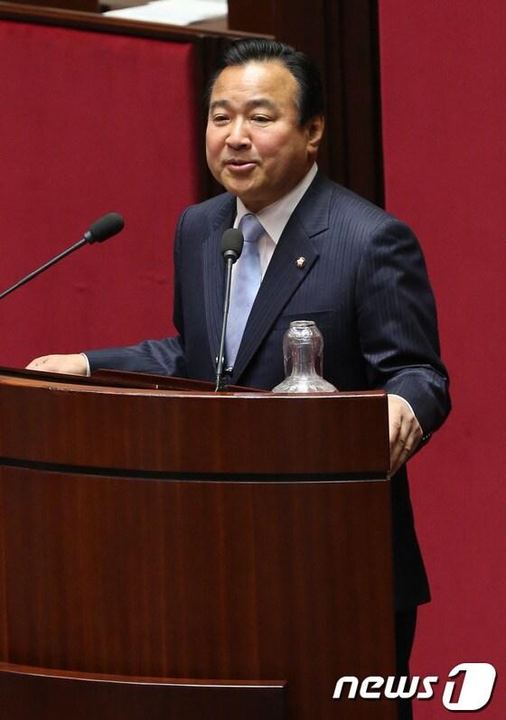 본문 이미지 - 이완구 새누리당 의원. 2013.4.26/뉴스1 © News1 송원영 기자