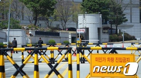 본문 이미지 - 서울 내곡동 국가정보원 입구&#40;자료사진&#41; 2013.4.30/뉴스1 © News1 손형주 기자