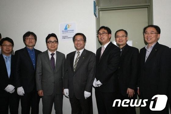 본문 이미지 - 청년취업아카데미 현판식 모습 © News1 