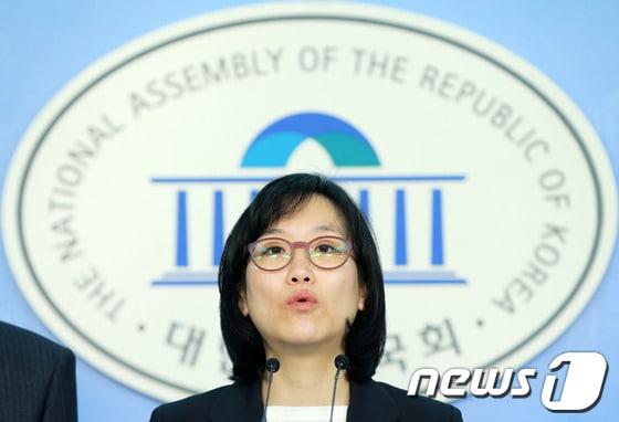 본문 이미지 - 장하나 민주당 의원. 2013.4.4/뉴스1 © News1   오대일 기자